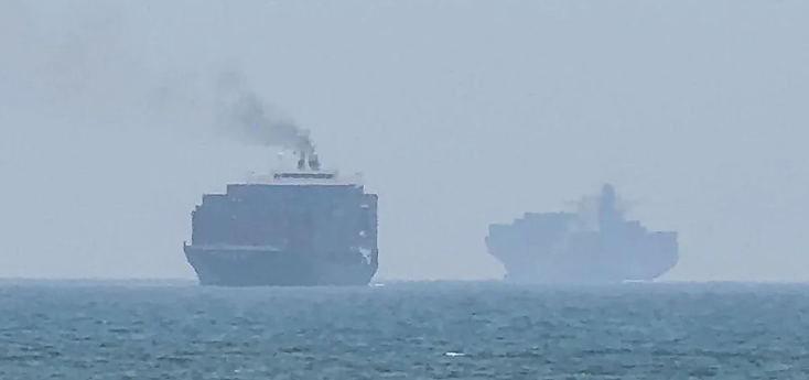 Hormuz talks positive, Oman says, as Iran warns deal would not open strait